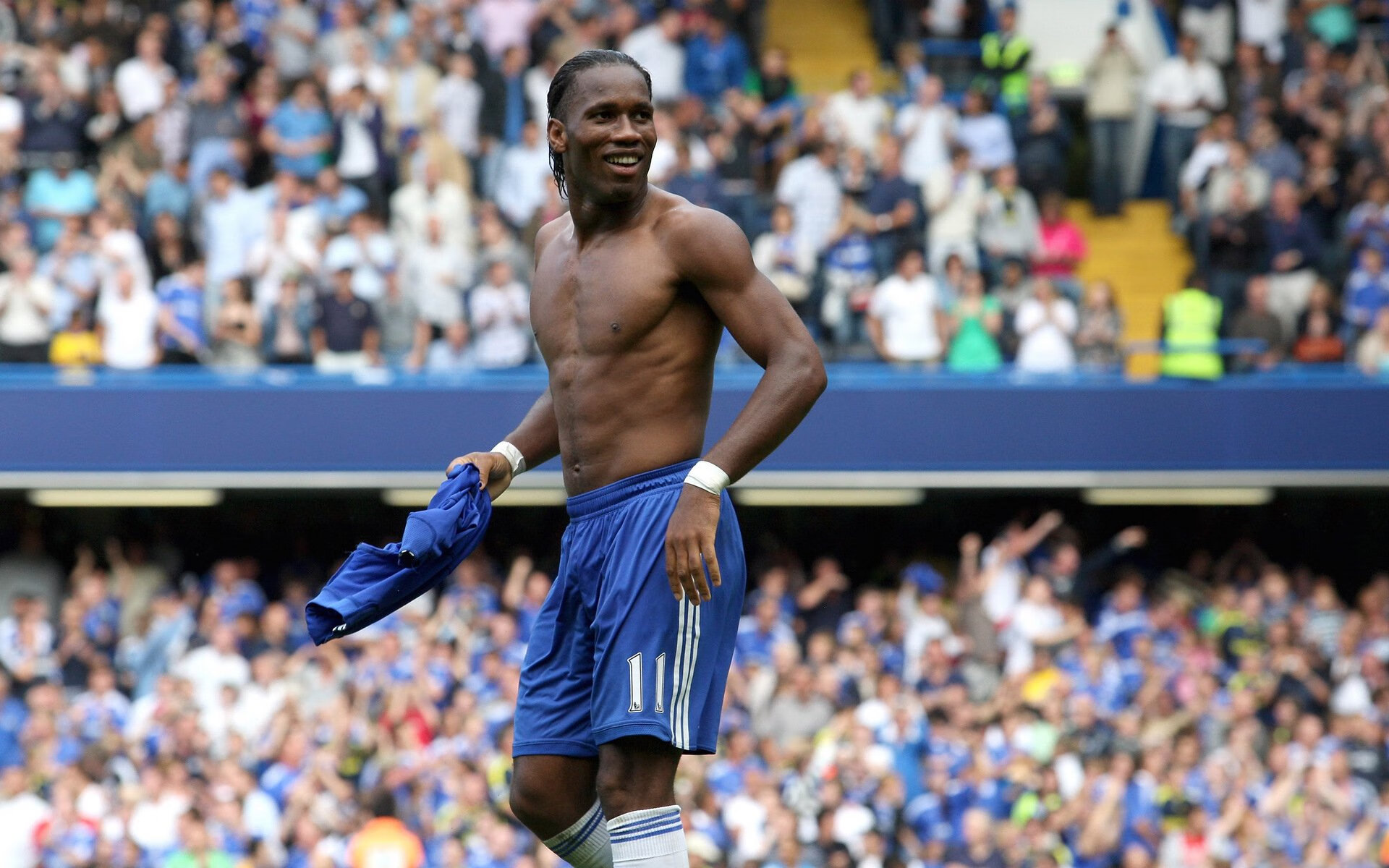 星光夜空越野跑，灯火阑珊中的极速闪耀，夜空星光闪耀图片